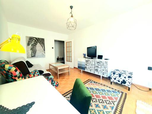 Yellow Apartment oposite ZOO (5 minutes walk to the Old Town) - Housity