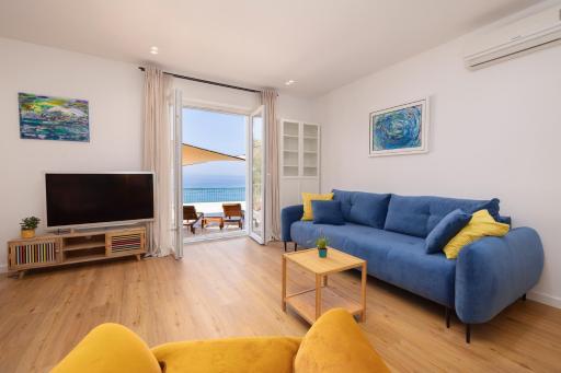 Beachfront Comfort Apartment NIVES - Housity