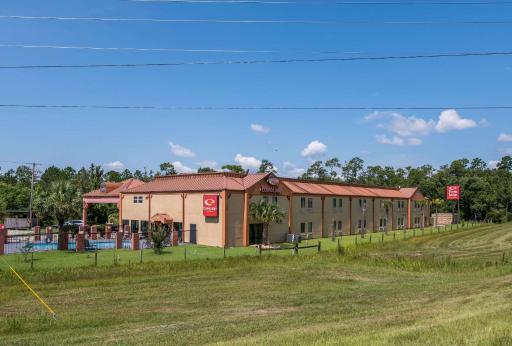 Econo Lodge Inn & Suites Diamondhead - Housity