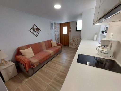Evans House II One Bedroom Maisonette - Housity