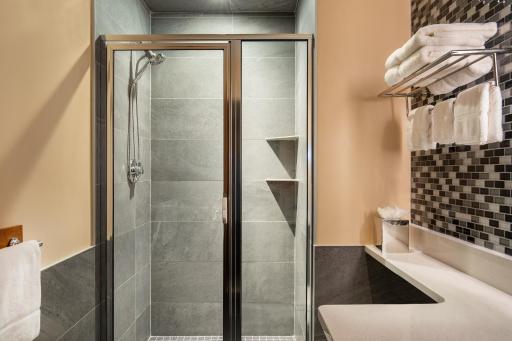 Harborside Inn - Housity
