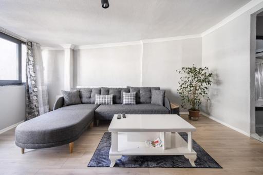Modern Apartment with Balcony in Esenler - Housity