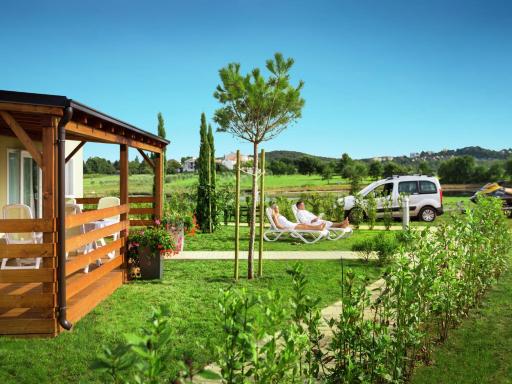 Modern chalet with 2 bathrooms and a veranda - Housity