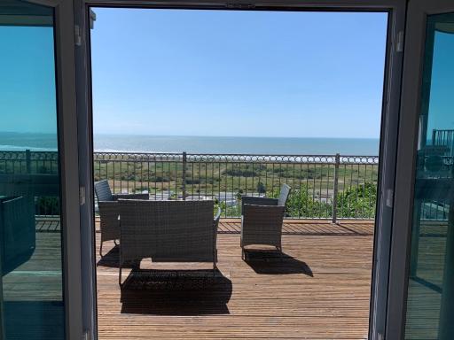 Cliff Haven- Spectacular sea views from balcony, pets go FREE - Housity