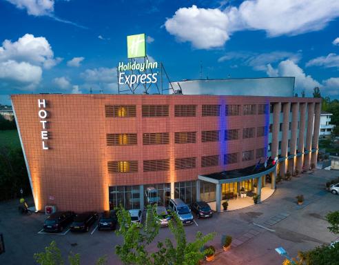 Holiday Inn Express Parma, an IHG Hotel - Housity