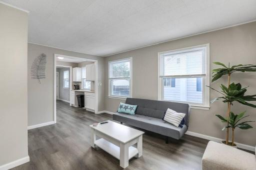 Cute Cottage 2 Blocks from Lake - Housity