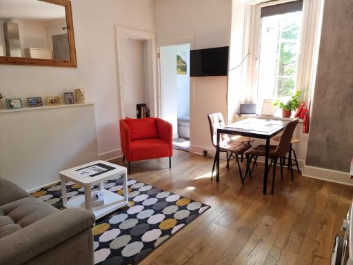 CHARMING VICTORIAN APARTMENT, central location - Housity