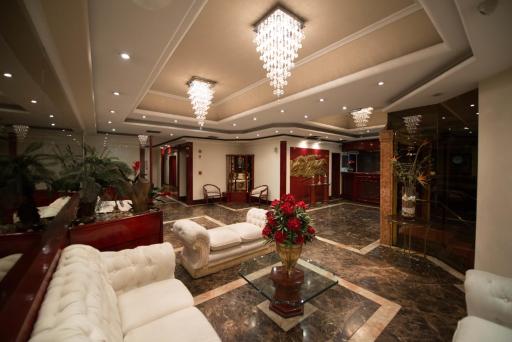 Maxim Plaza Hotel - Housity