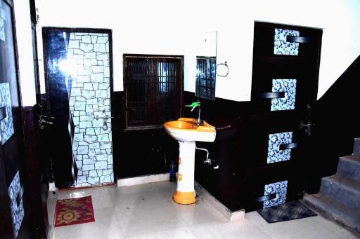 SPOT ON The Raj Hut Hotel & Restaurant - Housity