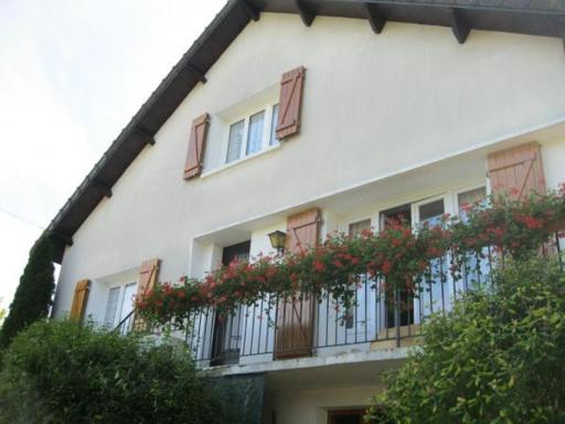 Charmant Chalet avec Cheminée et Balcon à Cousances-les-Forges - FR-1-585-123 - Housity