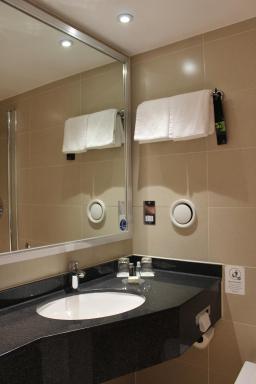 Renaissance London Heathrow Hotel - Housity