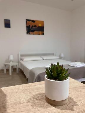 Sullo Stretto - Housity