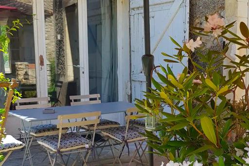 Cozy House on impressionist road - Housity