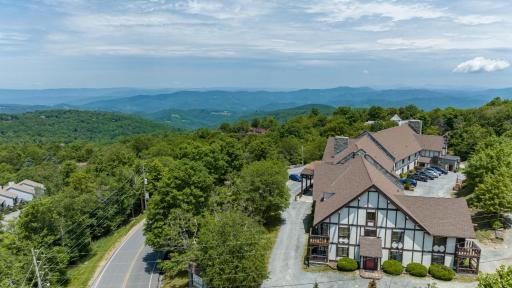 4 Seasons at Beech Mountain - Housity
