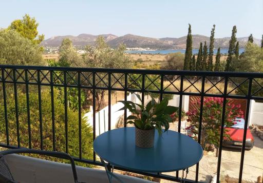 Marco Polo's Mooring Cozy Navy House - Housity