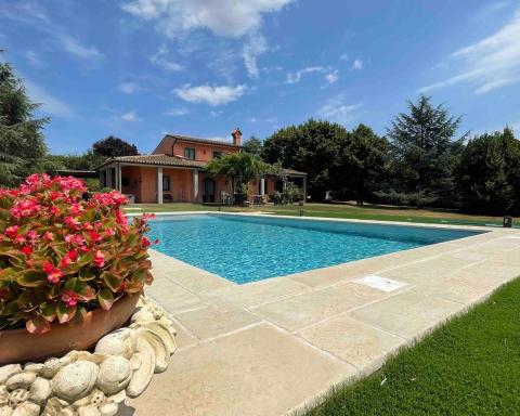 Roman Villa with private Pool and park - Housity