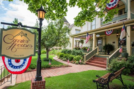 Carrier Houses Bed & Breakfast - Housity