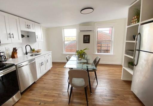 Explore Downtown and Mount Adams with River Views - Housity