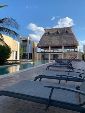 Telchac Villa de 3 pisos con club playa - Housity