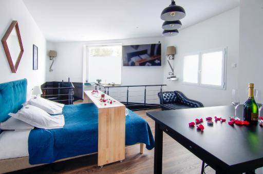 Mieuxqualhotel jacuzzi privatif La retro - Housity