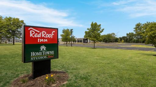 Red Roof Inn & Conference Center Chicago - Aurora Fox Valley - Housity