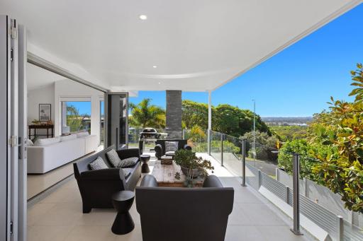 Seascape Views on Kingscliff Hill with Pool - Housity