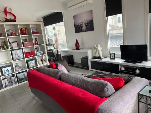 Radiance - Chic Fitzroy Street Apartment - Housity
