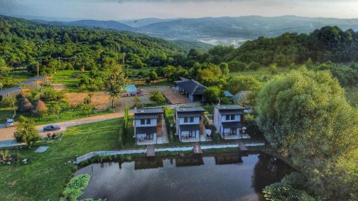 Lake View Resort - Housity