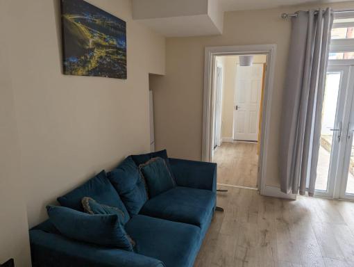 Shoreside Ground Floor 2 Bed near Beach & Town Self Check-in - Housity