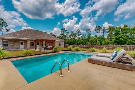 The Blue Canoe - Housity