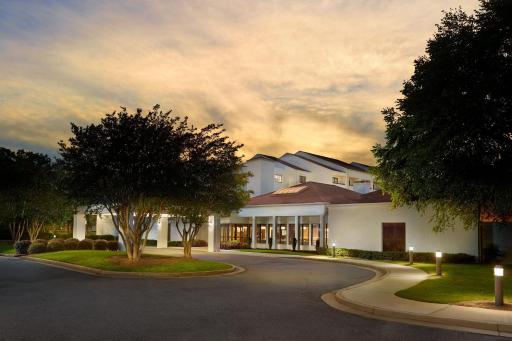 Courtyard by Marriott Atlanta Executive Park/Emory - Housity