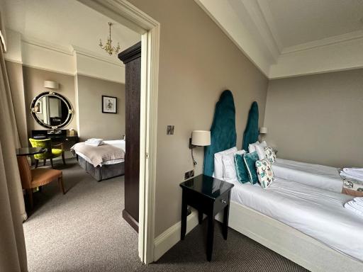The Queens Hotel - Housity