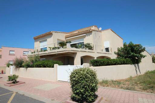 FACE à la Mer, Superbe appartement climatisé au RDC d'une maison, classé 4 étoiles, 5 couchages -WIFI-PORTIRAGNES PLAGE LXBFM32 - Housity