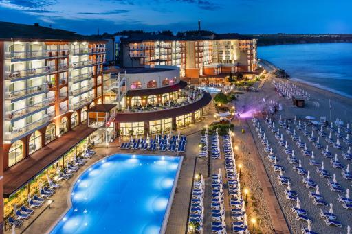 Beachfront · Private Beach Sustainability certification SOL by Meliá Luna Bay Resort - All Inclusive - Housity