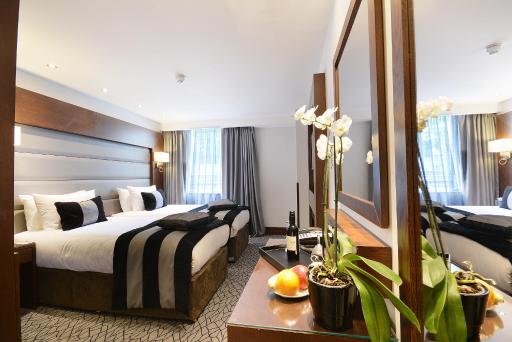 Park Grand Paddington Court - Housity