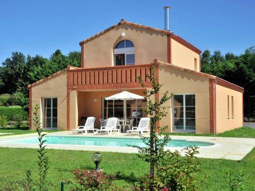 Villa with barbecue, in Pyrenees - Housity