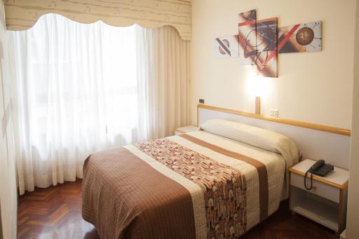 Hotel Cristal 1 - Housity