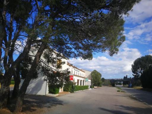 Hostal Brindis - Housity