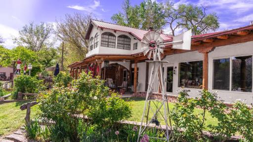 Red Horse Bed and Breakfast - Housity