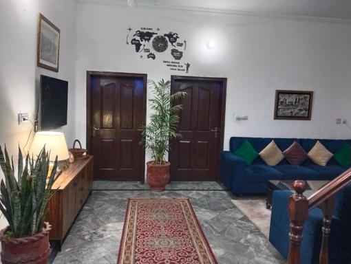 1 Kanal Entire House with 4 Bedrooms - Housity