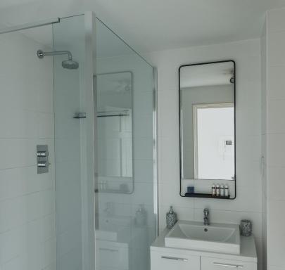 Stylish Central London Flat with Pool and Terrace - Housity