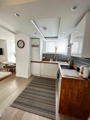 Homely Beachside Apartment in Newquay Town Centre! - Housity