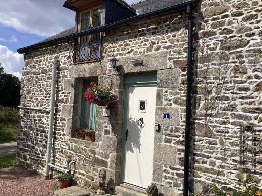 La Petite Fleur - Housity