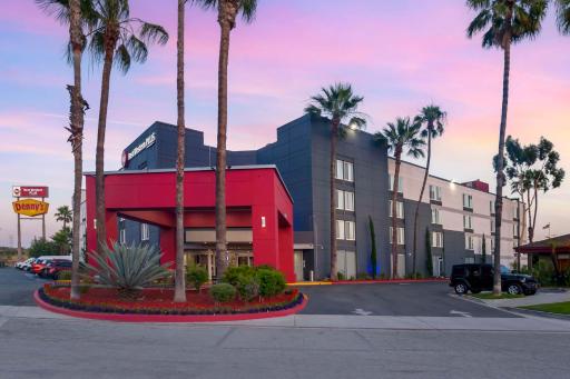Best Western Plus Commerce Hotel - Housity