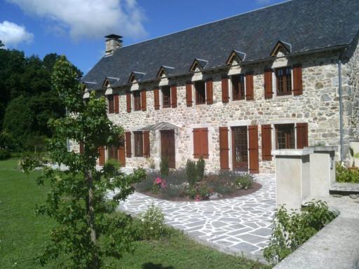 Gîte Authentique, 2 Ch, Jardin Privé, Proche Activités Nature et Lac - FR-1-742-93 - Housity