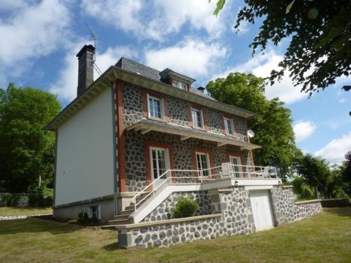 Maison spacieuse entre Monts du Cantal et Aubrac - 10 pers, 2000m² de terrain, animaux acceptés - FR-1-742-139 - Housity