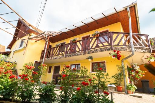 Lázár Panzió és Vendégház - Housity