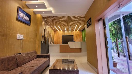 Hotel Soft Petal - Housity