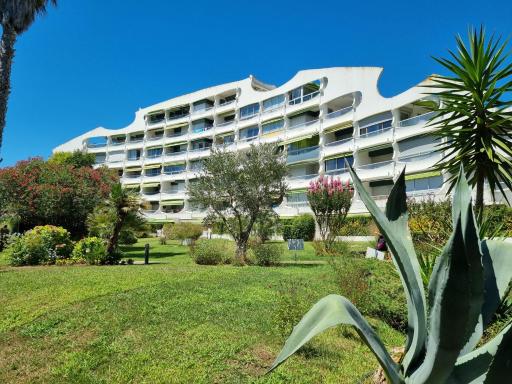 Superbe T2 tout confort 3 étoiles, entièrement renové avec piscine, parking, clim, wifi, Netflix - Housity