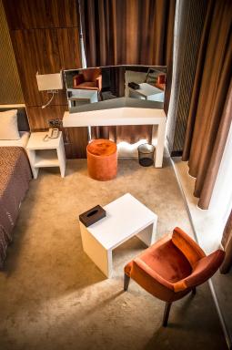 Hillmond Hotel - Housity
